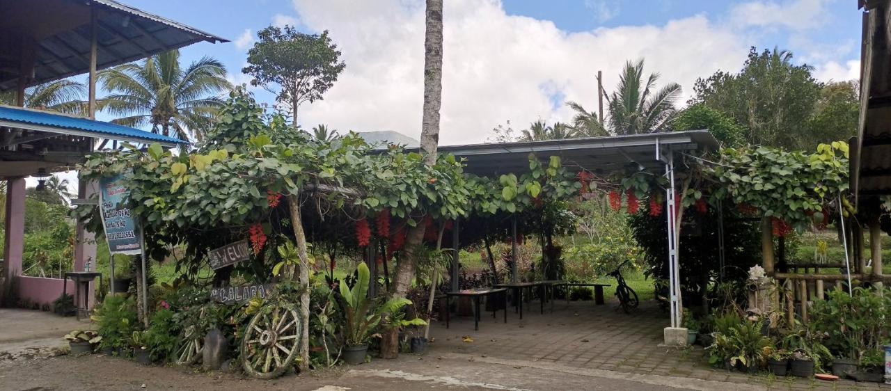 Talaga Tomohon Home Stay And Fishing Pond Exteriör bild