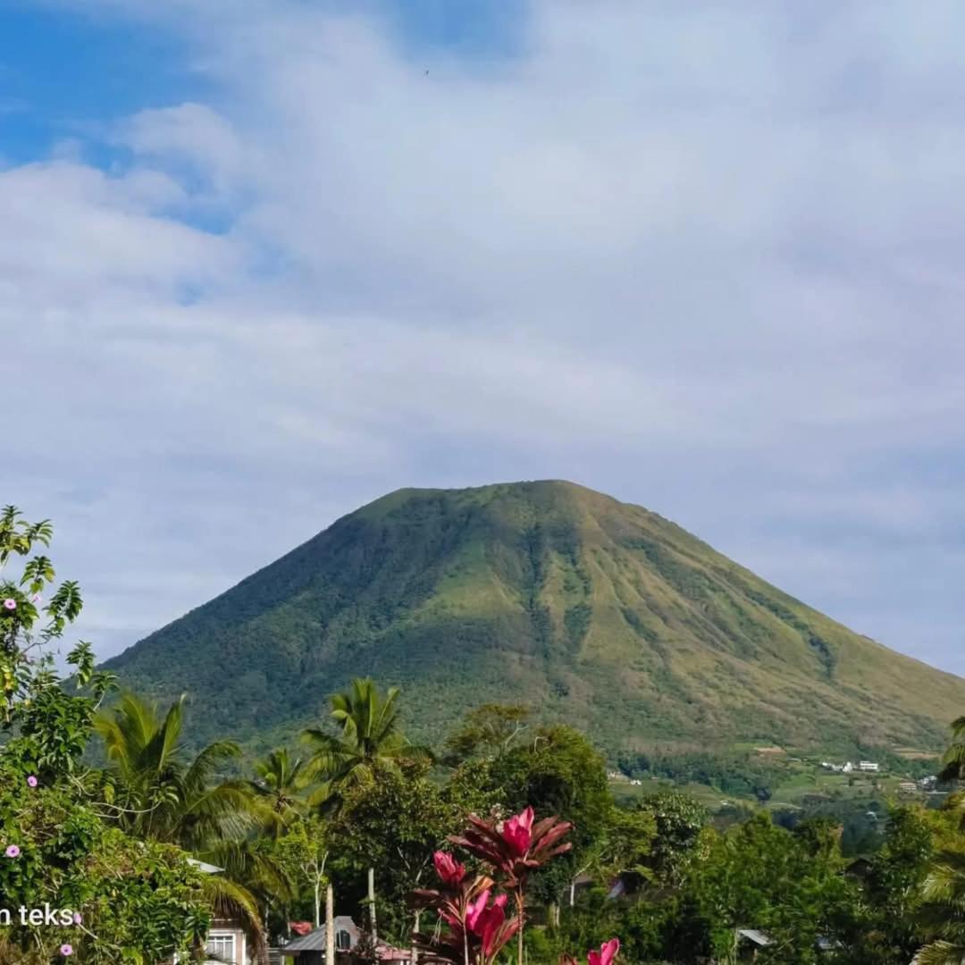 Talaga Tomohon Home Stay And Fishing Pond Exteriör bild