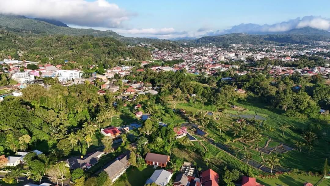 Talaga Tomohon Home Stay And Fishing Pond Exteriör bild