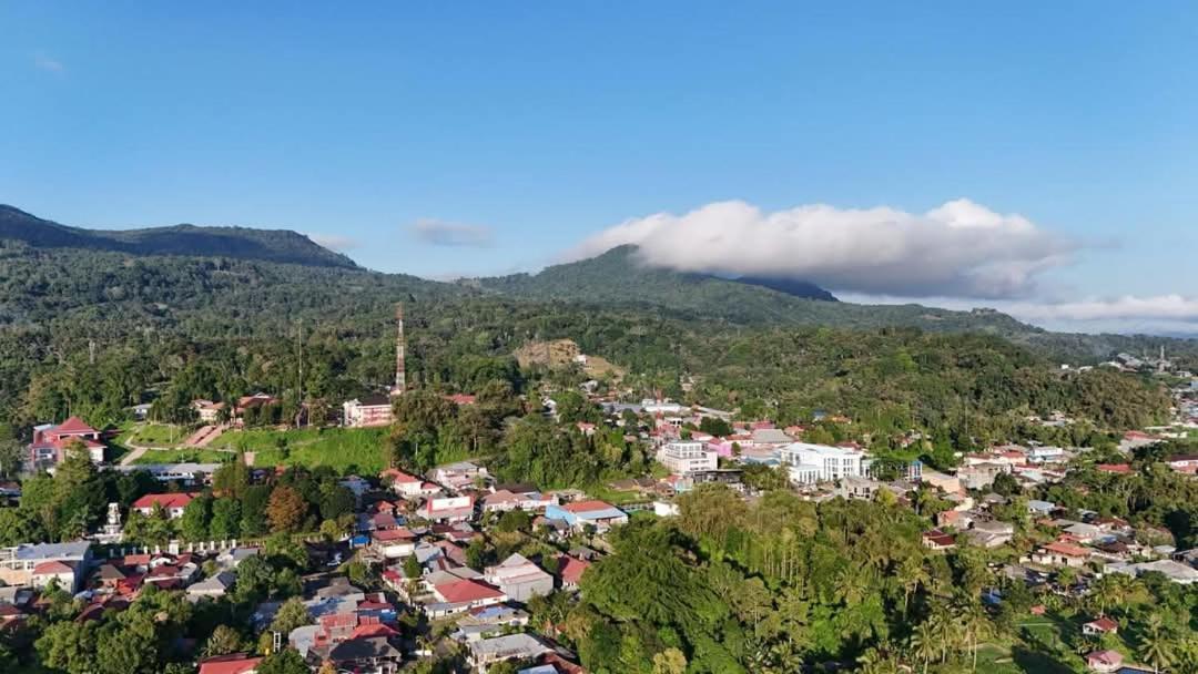 Talaga Tomohon Home Stay And Fishing Pond Exteriör bild